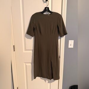 BRAND NEW WITHOUT TAGS!

Aritzia - Babaton Elegant Olive Green Dress